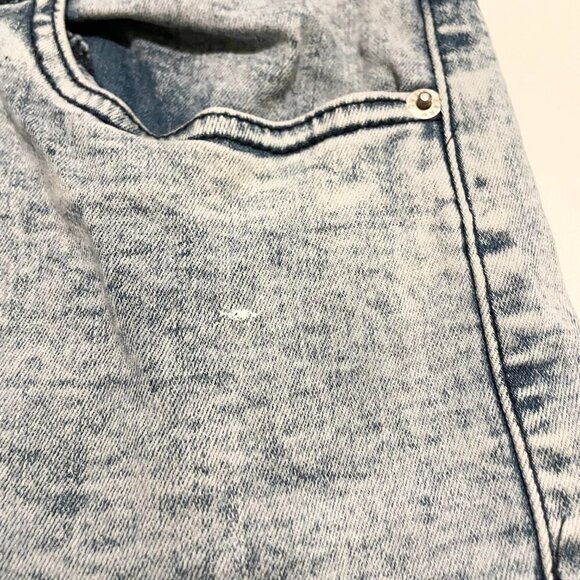 Aeropostale Aero High Rise Curvy Midi Denim Shorts Womens Size 10 Distressed - Picture 3 of 14